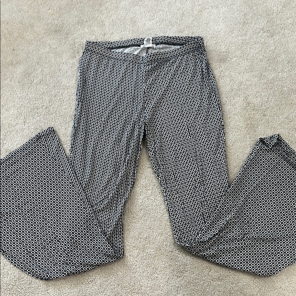Black and White Patterned Flare Leggings
